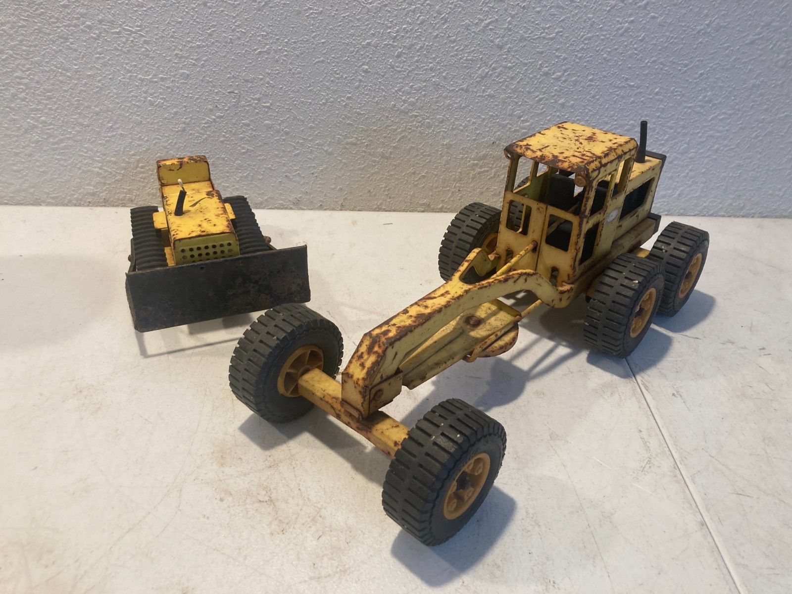 Lot of 2 Tonka MR-970 Road Grader & Bulldozer Crawler Tractor 1970s