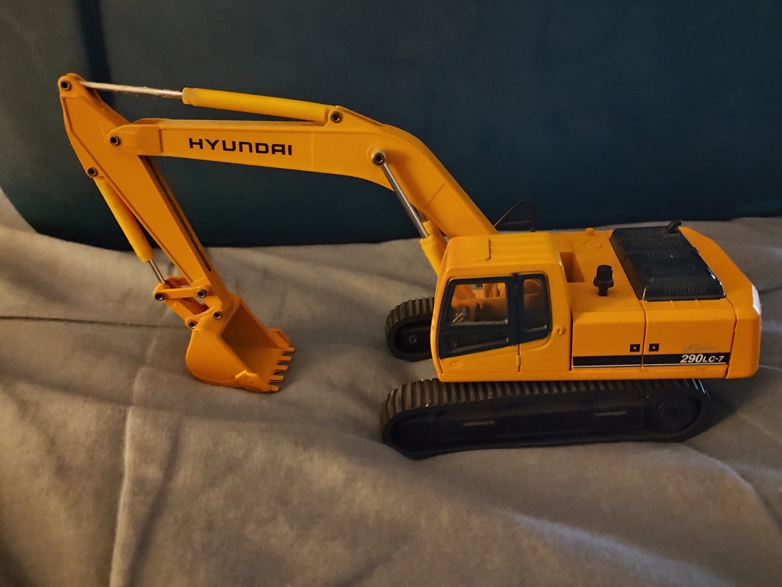 Hyundai Robex 290LC-7 Excavator 1:50 Scale