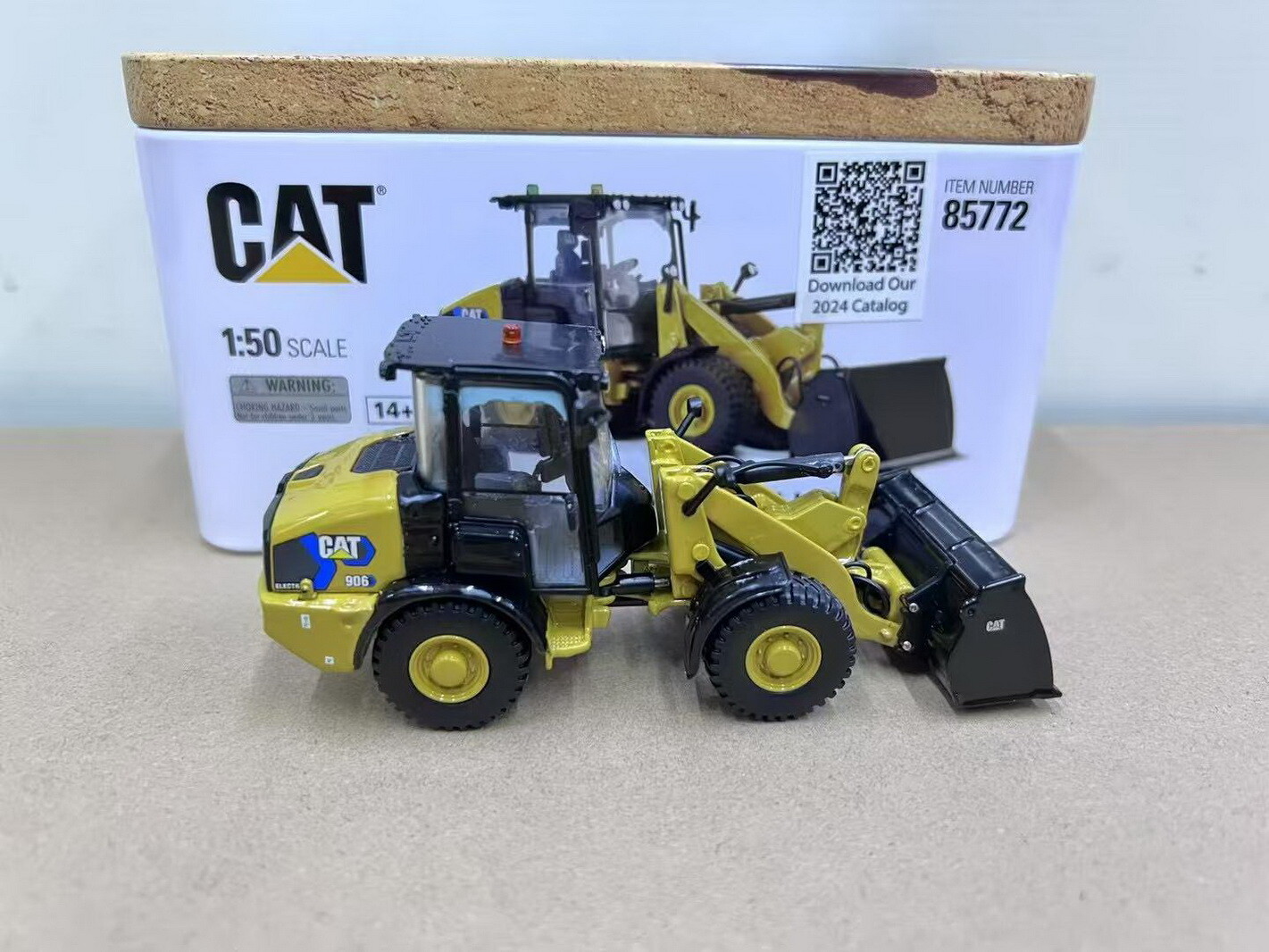 DM 1/50 Scale CAT 906 Compact Electric Wheel Loader Diecast Model Toy 85772