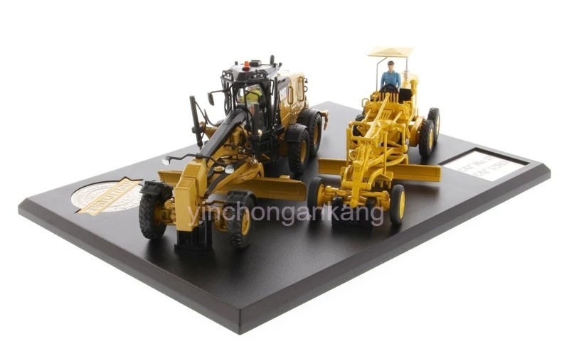 DM-85560 1:50 Cat No. 12 Motor Grader (Circa 1939-1959) and Cat 12M3 Grader