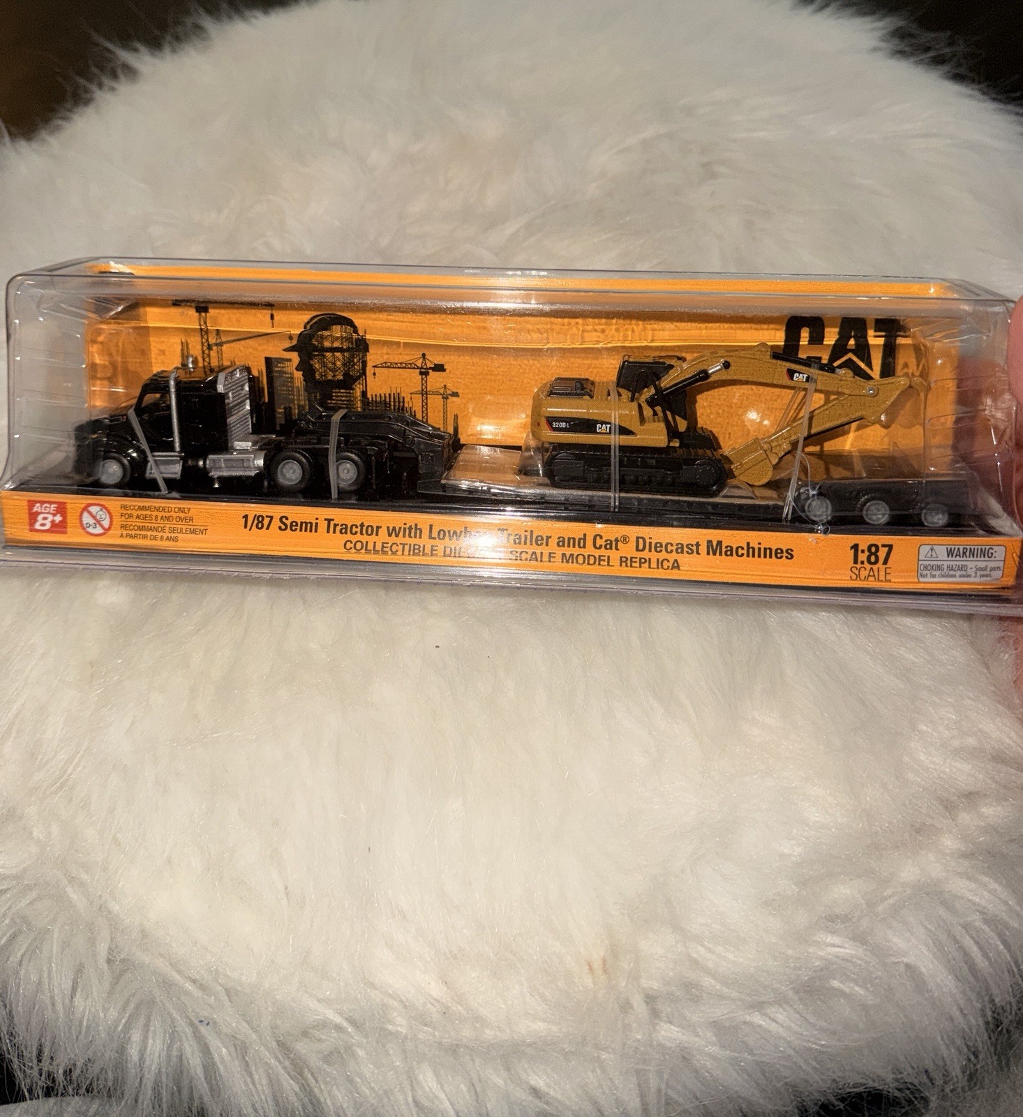 CAT Kenworth T880S Tractor Lowboy Trailer 320D L Excavator 1:87 Diecast – 84420