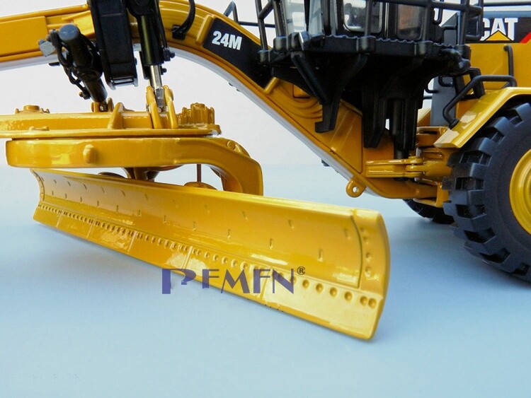 1:50 34CM DM 24M Motor Grader Construction Vehicles Machine Diecast Model
