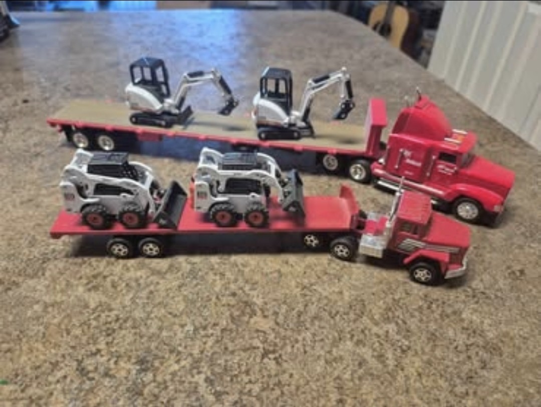 Tomkin Peterbuilt Freightliner Flatbed Semi Trucks Trailers Excavators