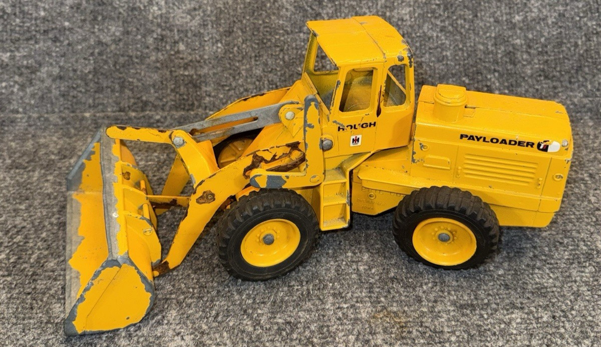 VTG Ertl International Harvester Hough Payloader 1:16 Diecast Loader No. 3064