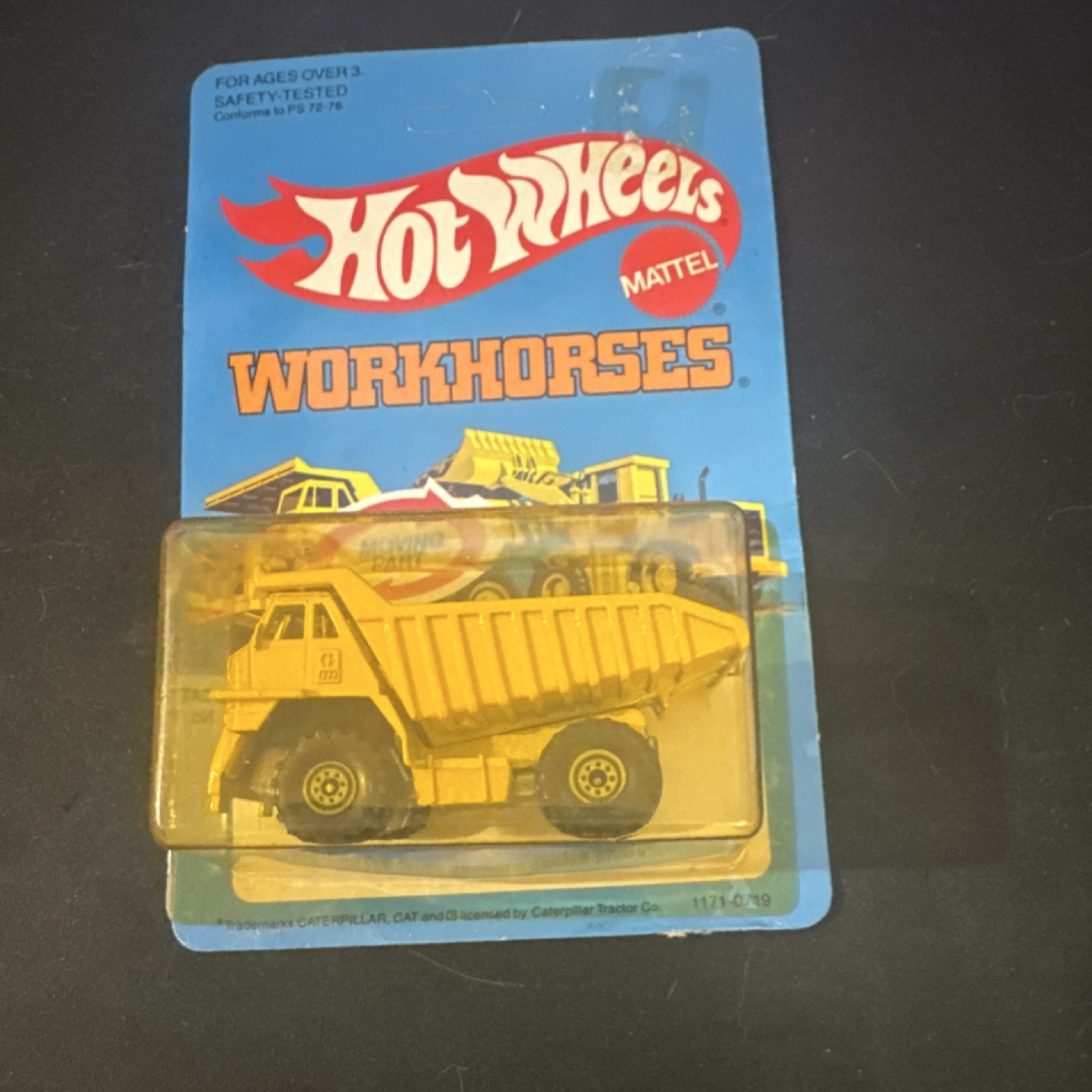Hot Wheels Workhorses Caterpillar Dump Truck Diecast Yellow 1983 1171 UNPUNCHED