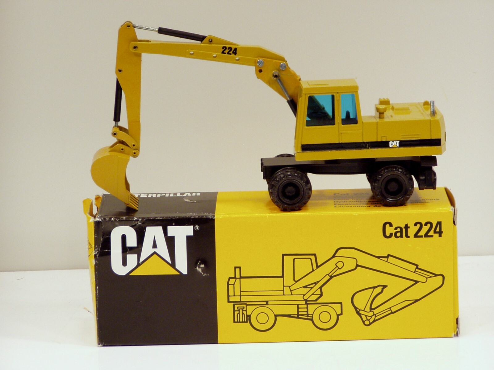 Caterpillar 224 Wheel Excavator – n/c – 1/50 – NZG #259 – MIB