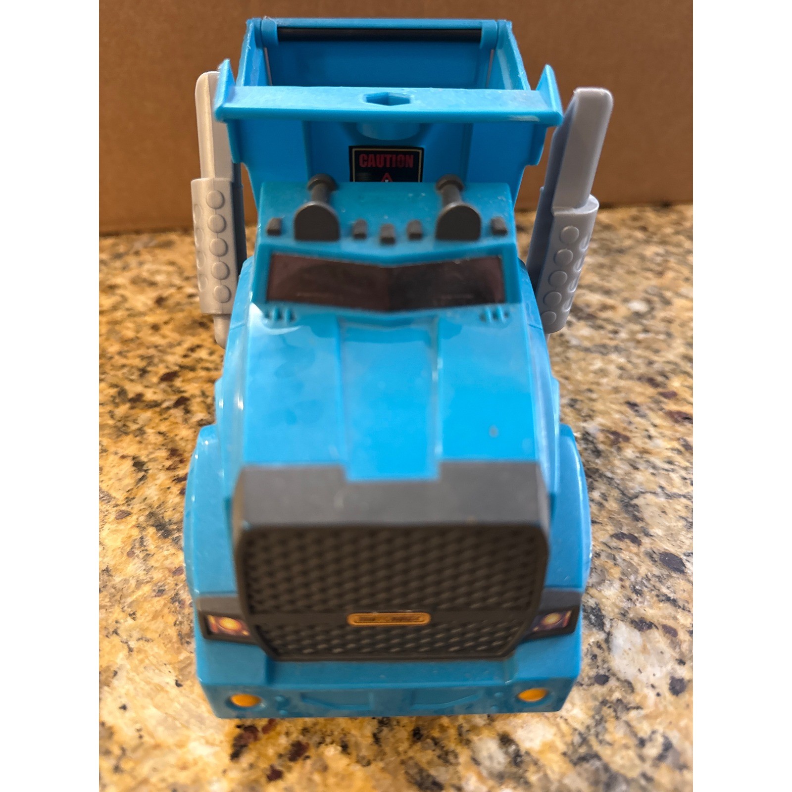 Matchbox Construction Unit 497 Blue Dump Truck Toy Vehicle with Tilting Bed