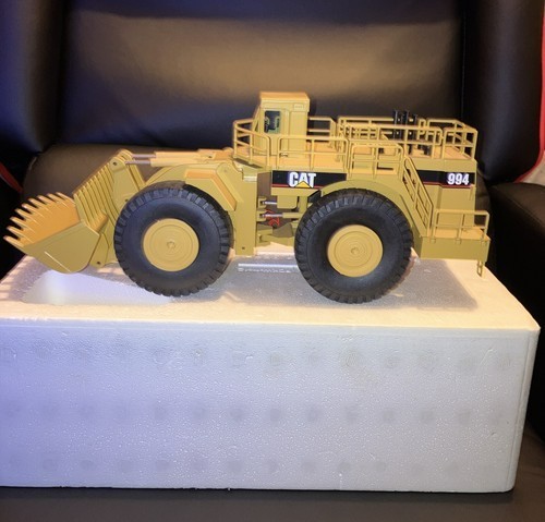 Caterpillar Cat 994 Wheel Loader – NZG 1:50 Scale Diecast Model #366 New