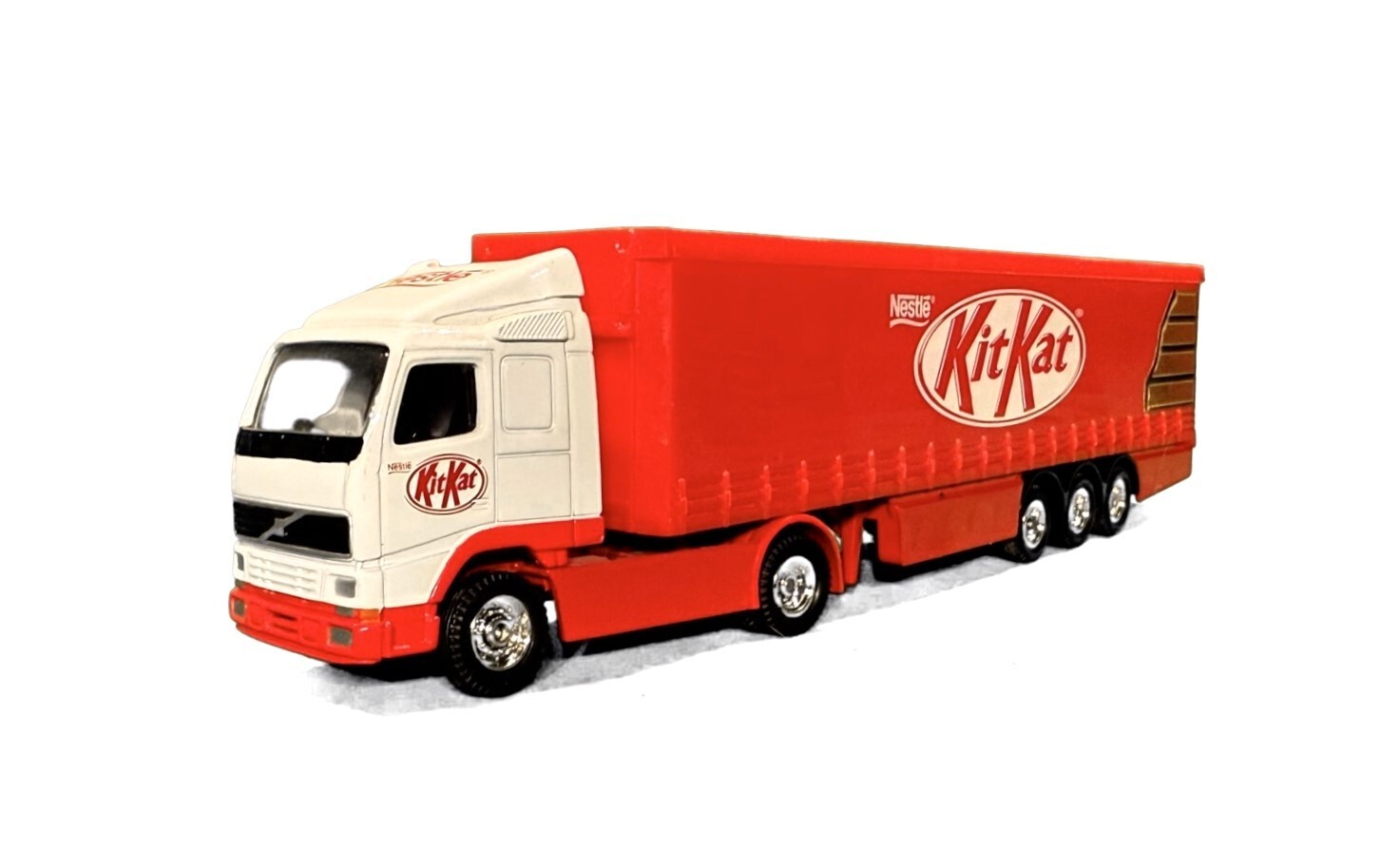 Corgi Superhaulers 59511 Volvo Curtainside Semi Truck – Kit-Kat 1/64 Die-cast LN