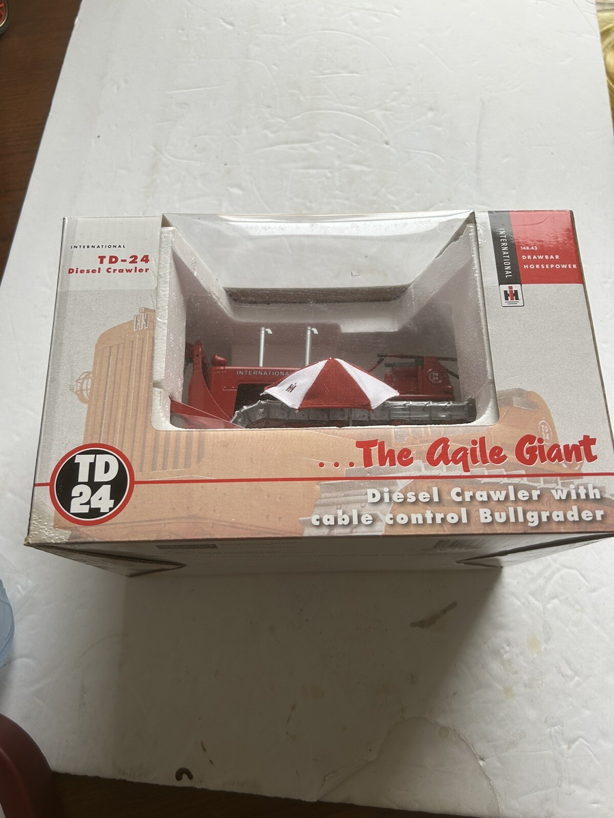 1/25 INTERNATIONAL HARVESTER TD-24 CRAWLER WITH CABLE CONTROL”THE AGILE GIANT”