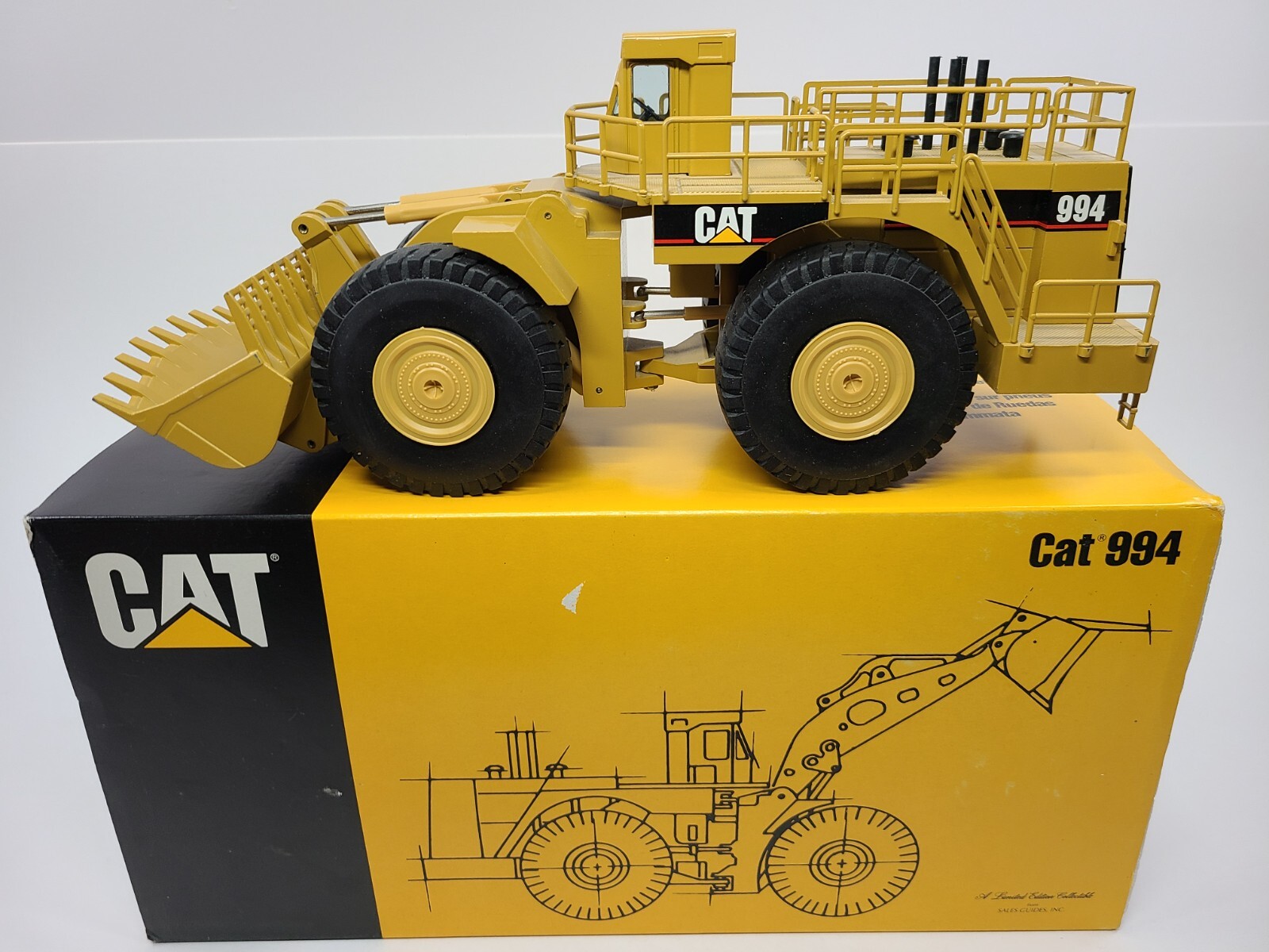 Caterpillar Cat 994 Wheel Loader – NZG 1:50 Scale Diecast Model #366 New