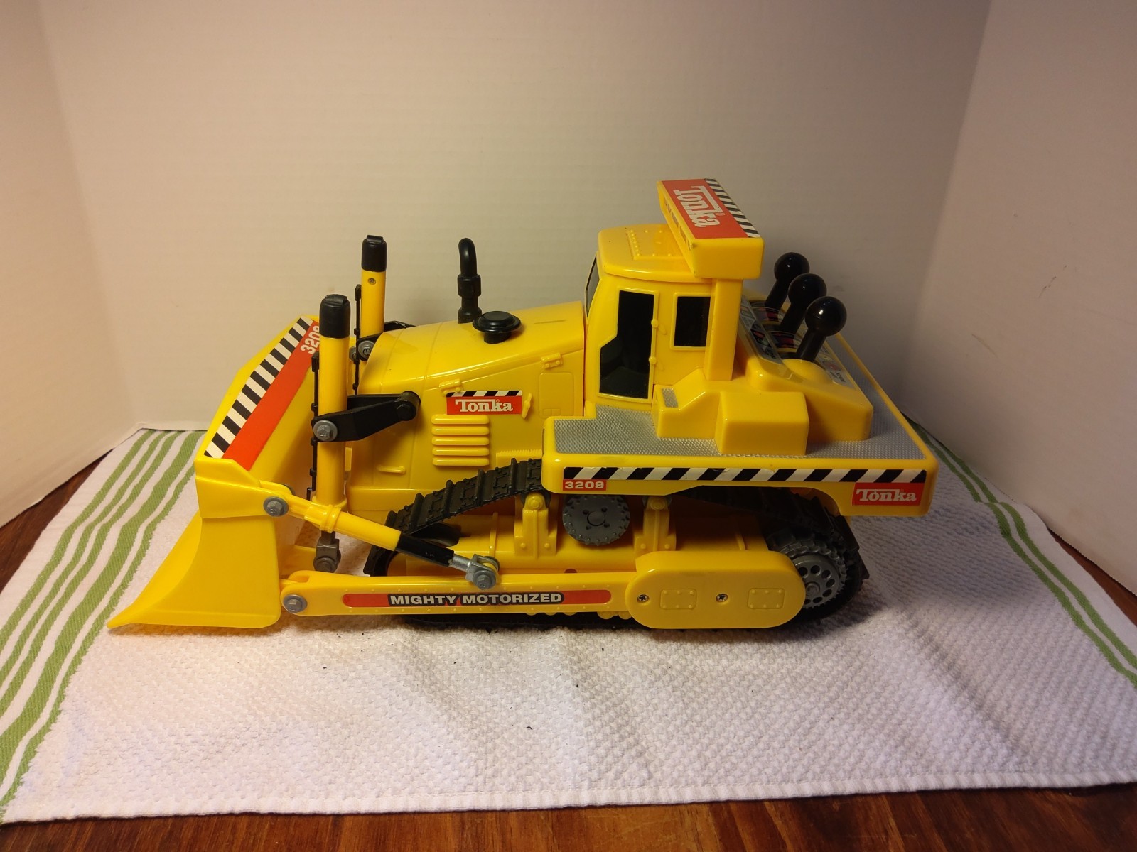 Tonka Mighty Motorized Bulldozer 3209, 15″ Long, See Video, W/Batteries