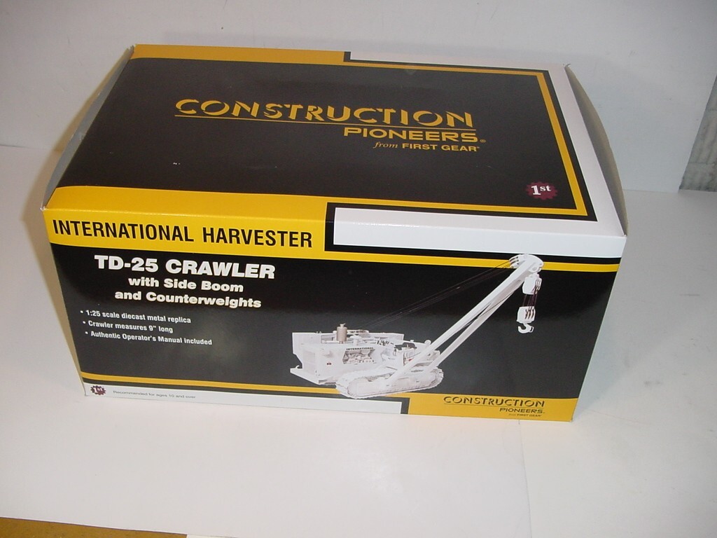 1/25 FG International White TD-25 Crawler W/Side Boom & Counterweights NIB!