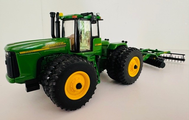 1:50 Custom Set 9620 John Deere Tractor With Disc By Athearn