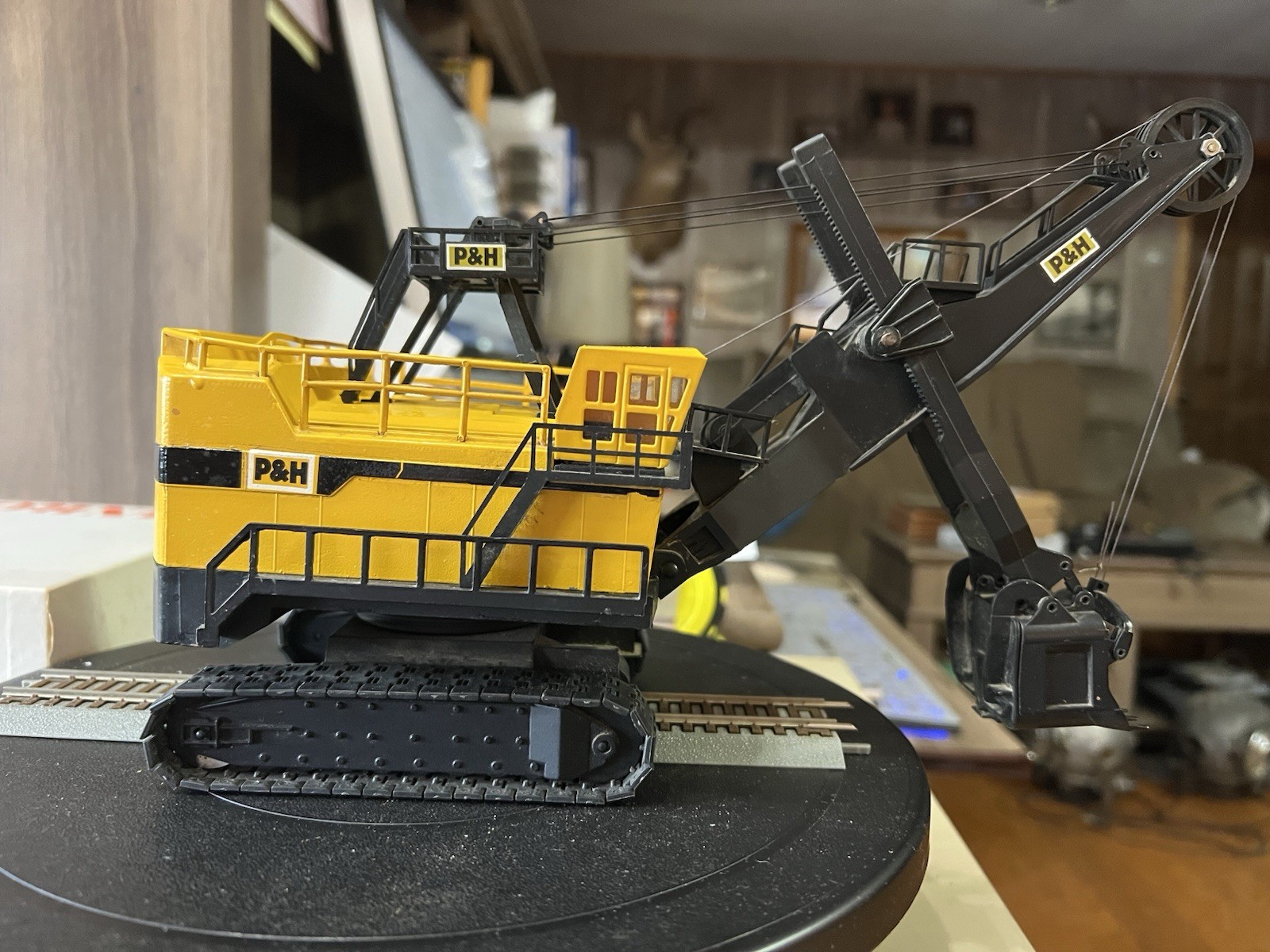 Conrad diecast #294, 1/87th scale P&H 2800 front shovel