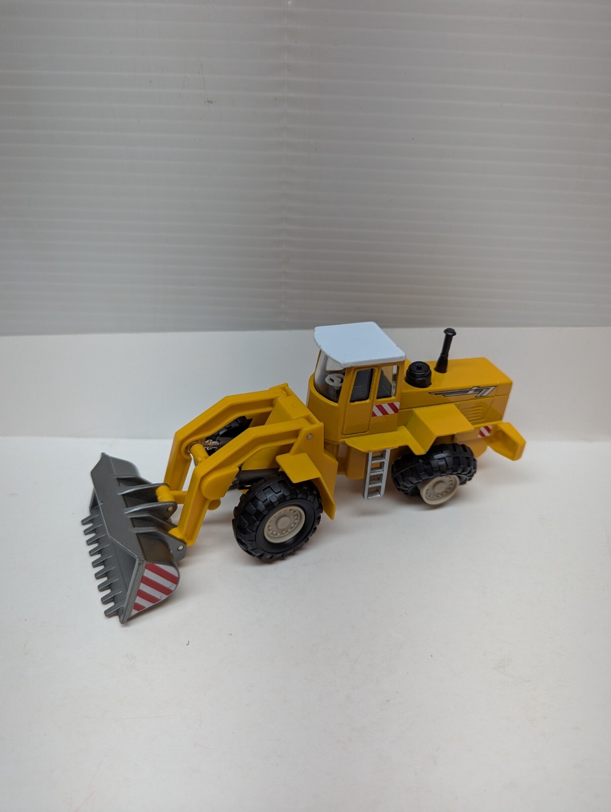 LOT OF 18 Construction Toys Trucks Men at Work Sign Rocks Steel Rolls Toy Set