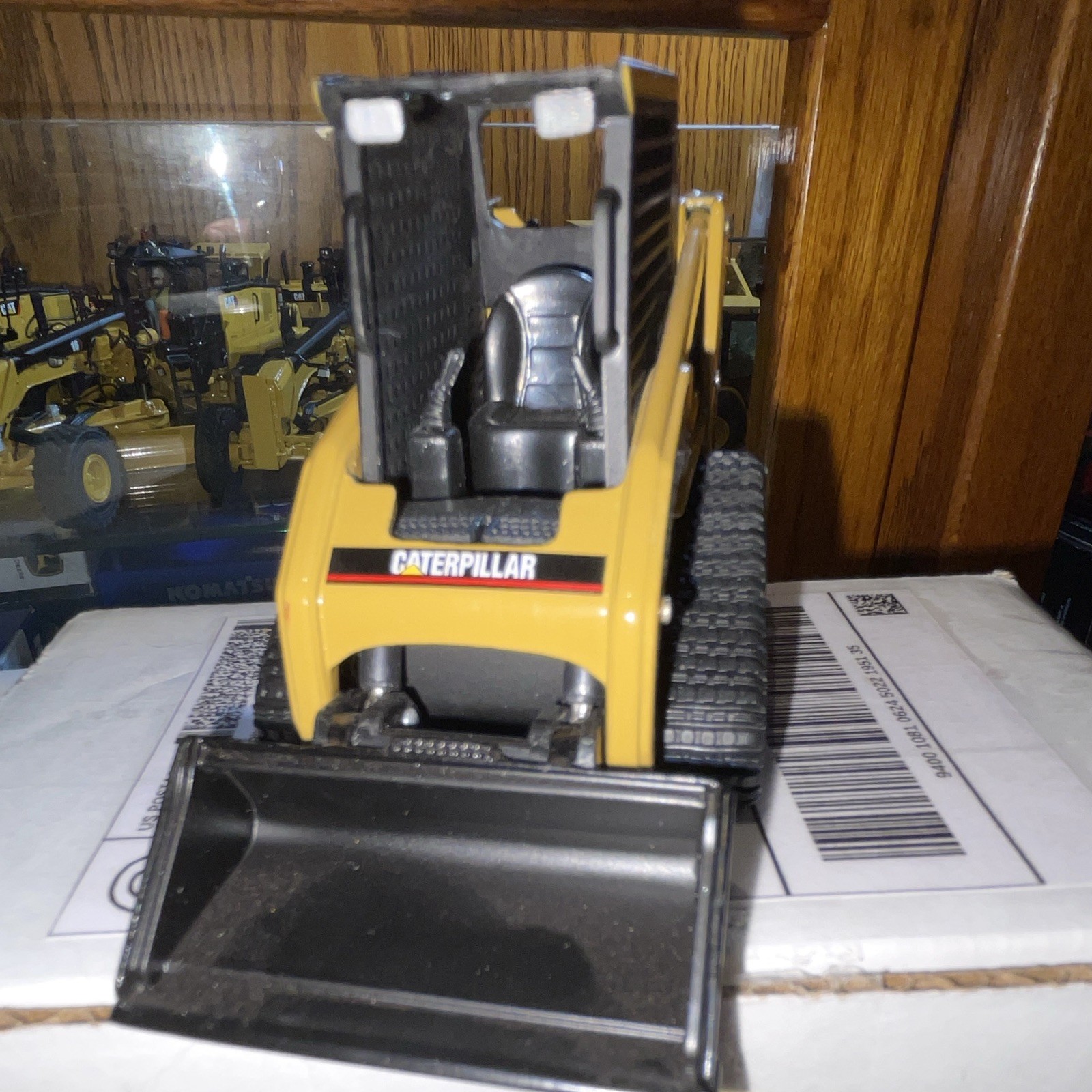 Caterpillar CAT 247B Tracked Loader Diecast Metal Model 1:32 Yellow Black