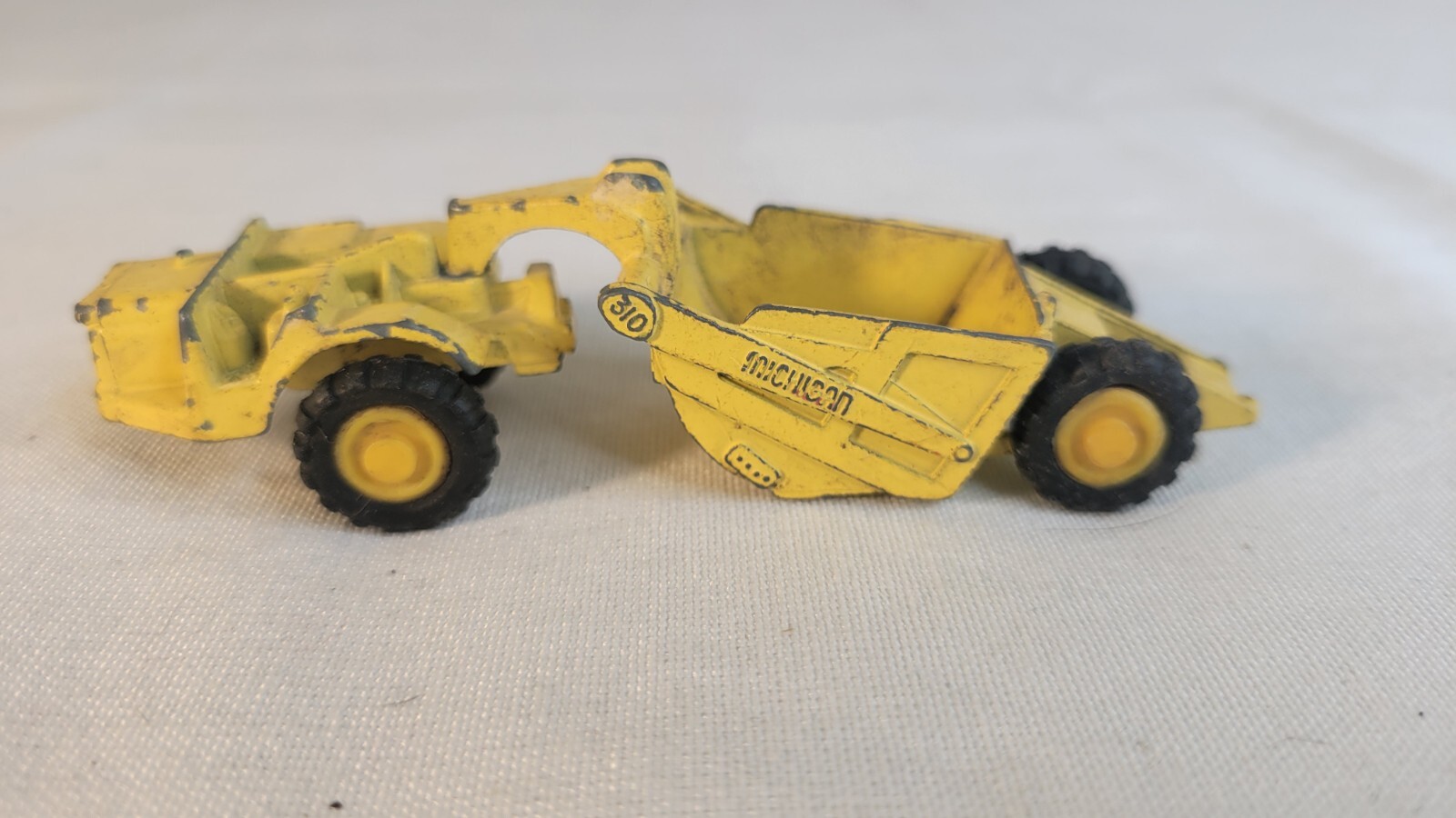 Diecast No. 8101 Michigan Scraper – Hong Kong Rubber tires