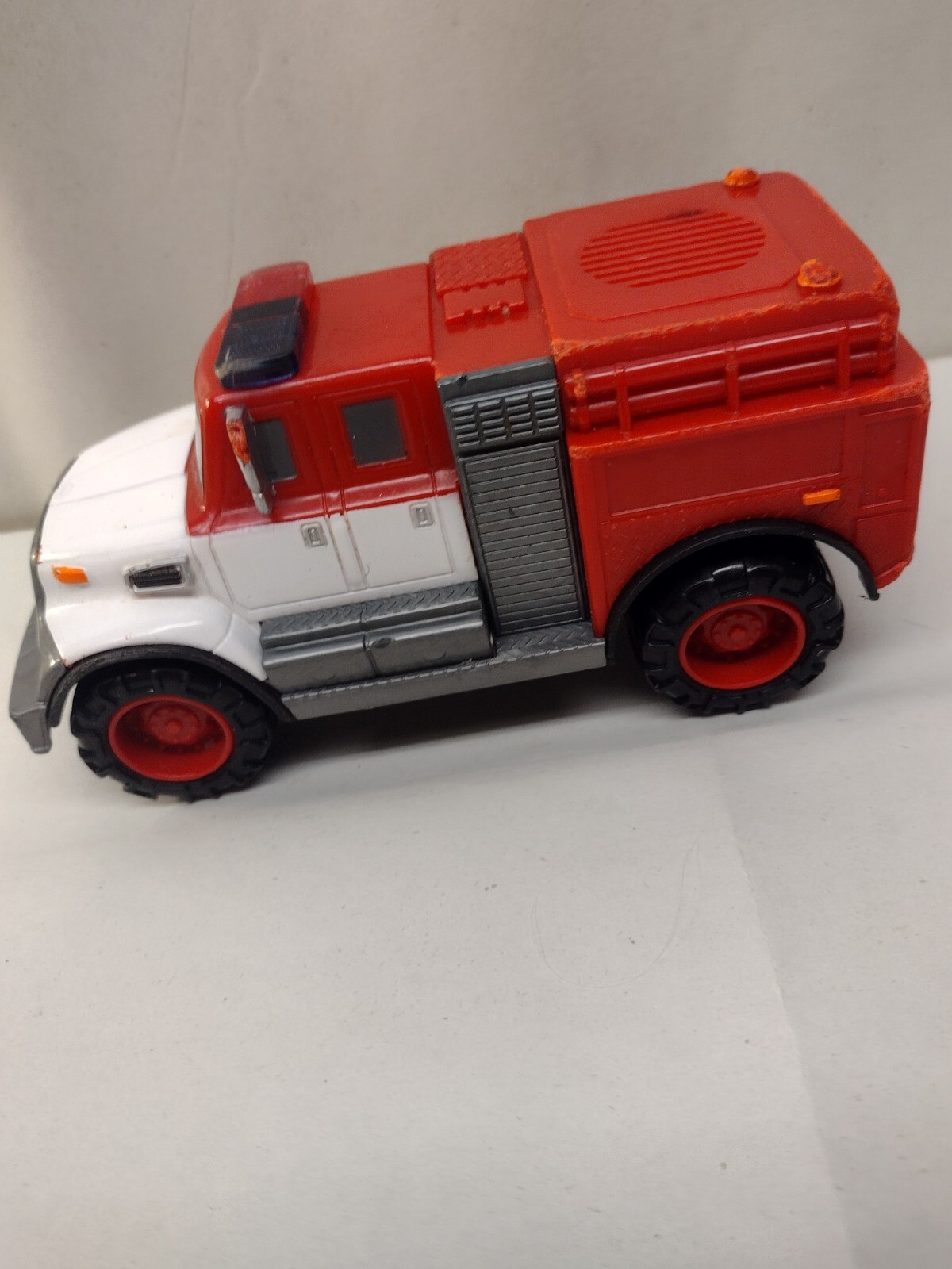 fire Truck Battery Oper Light up Flashing Lights Pretend Play Toy