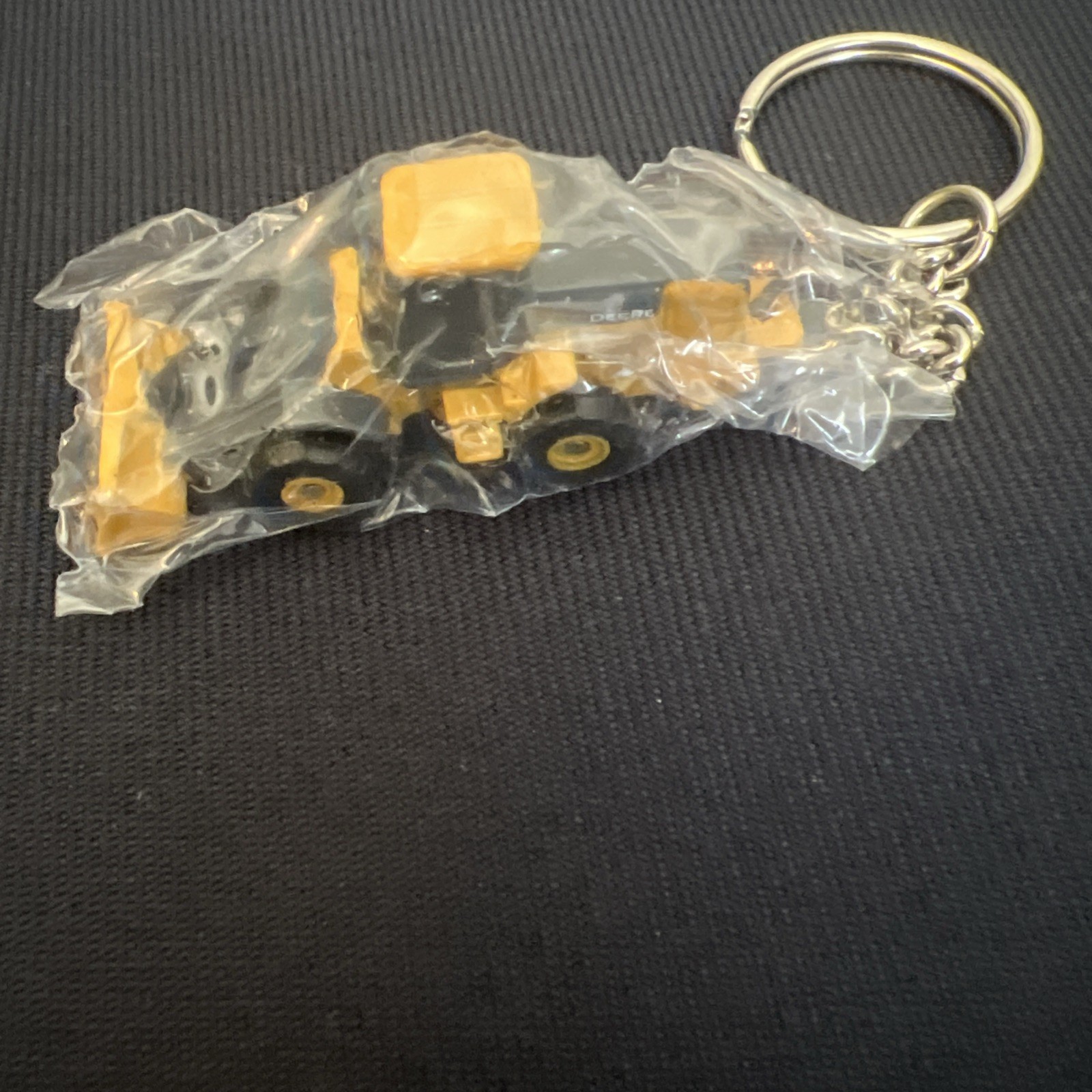 John Deere Ertl Tomy Construction Yellow Wheel Loader Keychain New In Pkg NWOT ￼