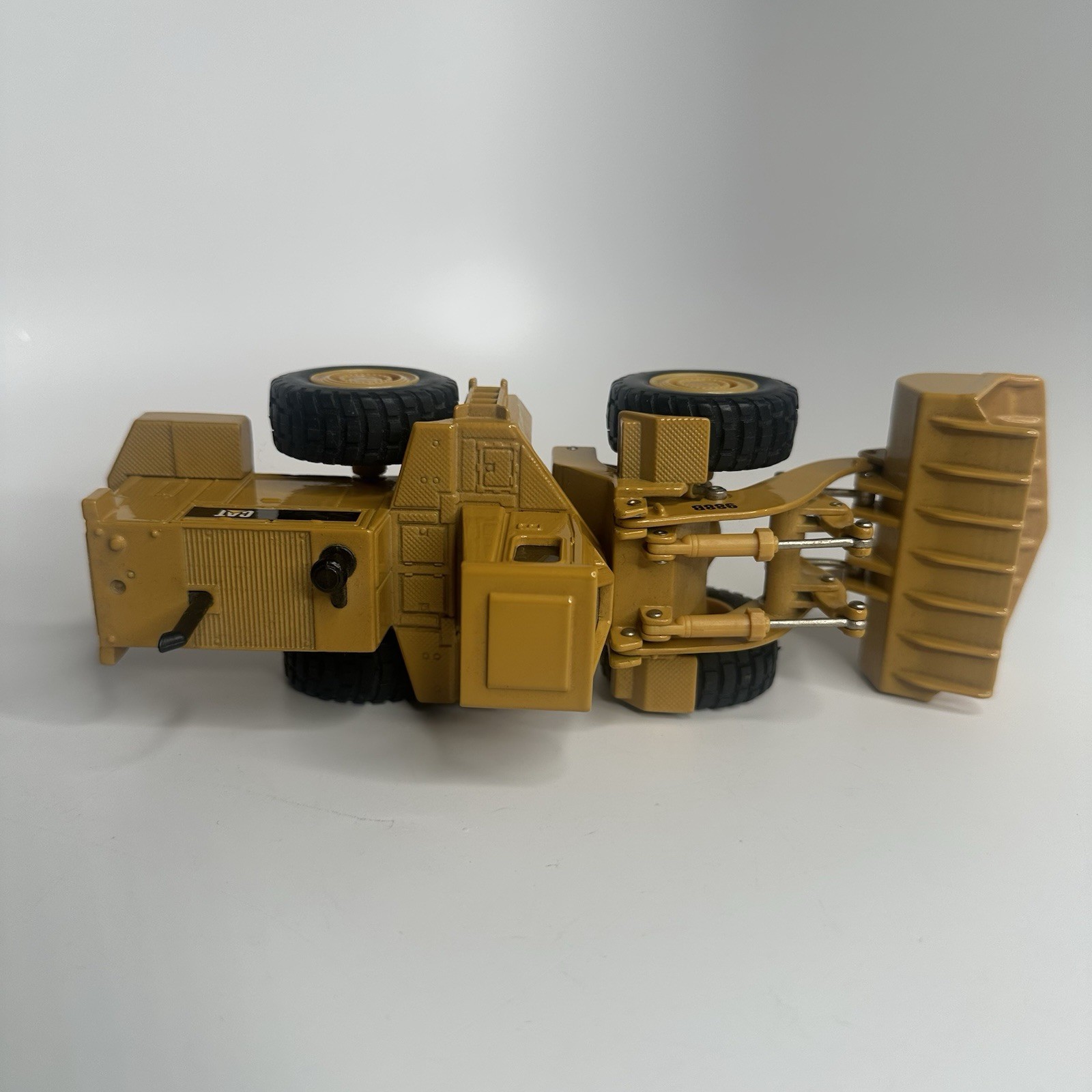 ERTL / CAT 988 B ARTICULATED FRONT LOADER 1:50 Scale Die Cast Model CATERPILLAR