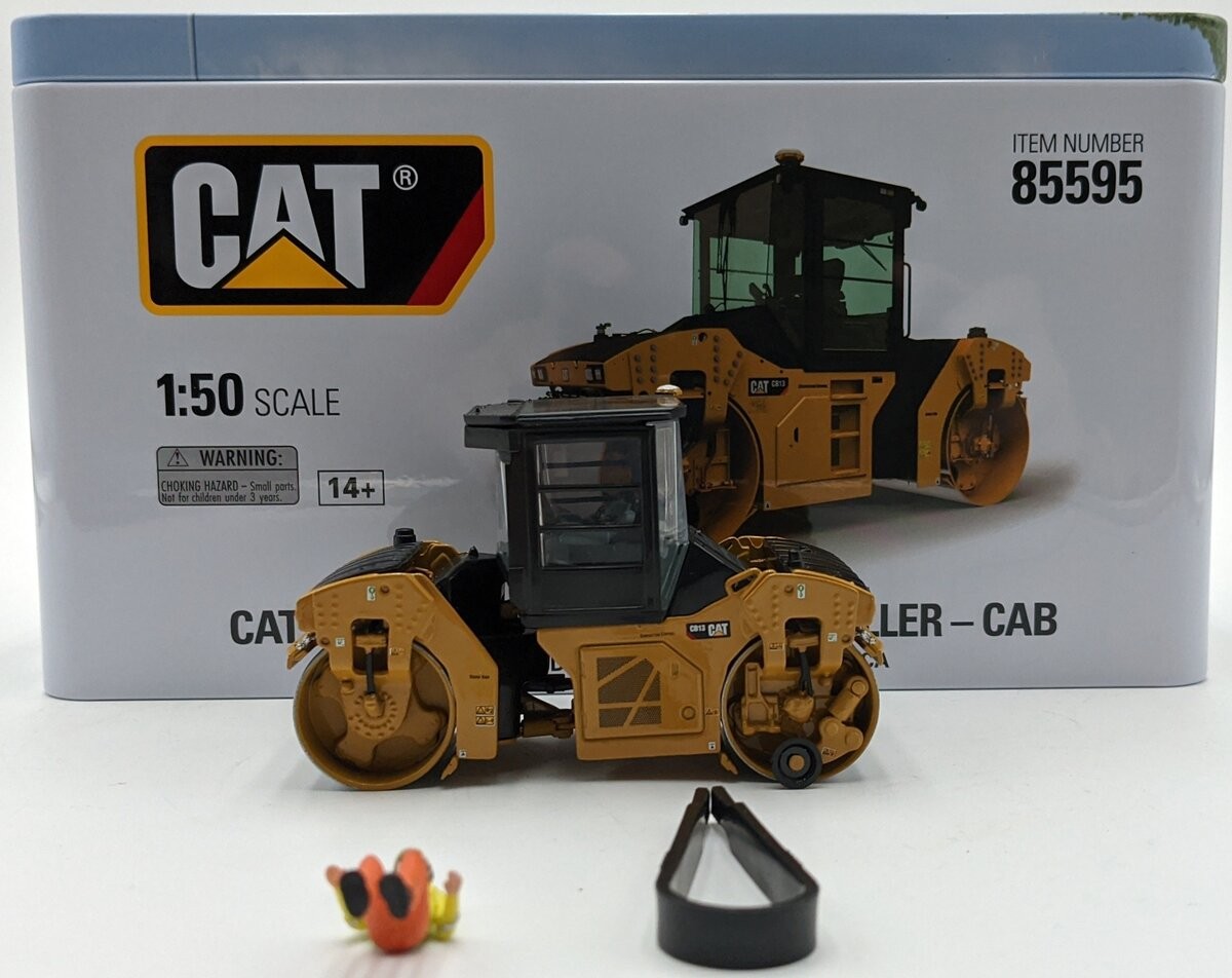 DieCast Masters 85595 1:50 Caterpillar CB-13 Tandem Vibratory Roller Vehicle NIB