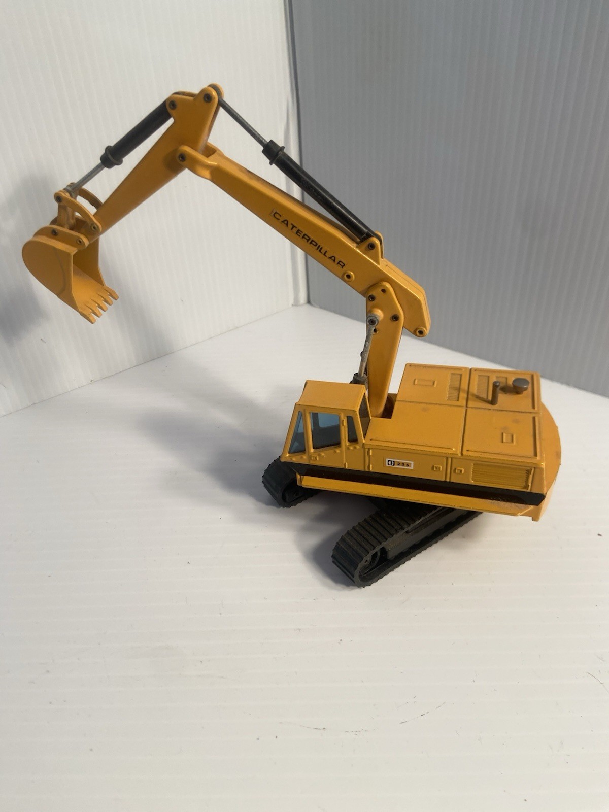 DIECAST TOY CATERPILLAR 225 JOAL SPAIN #216 EXCAVATOR