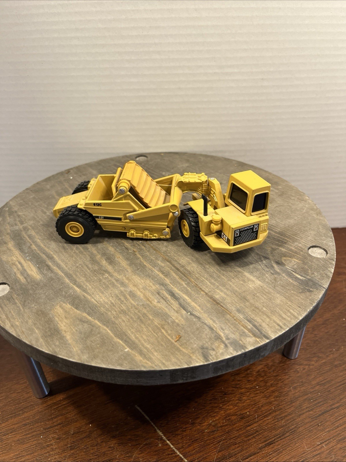 ERTL DIE CAST CAT Caterpillar 613C Wheel Tractor Elevating Scraper 1/64 Scale