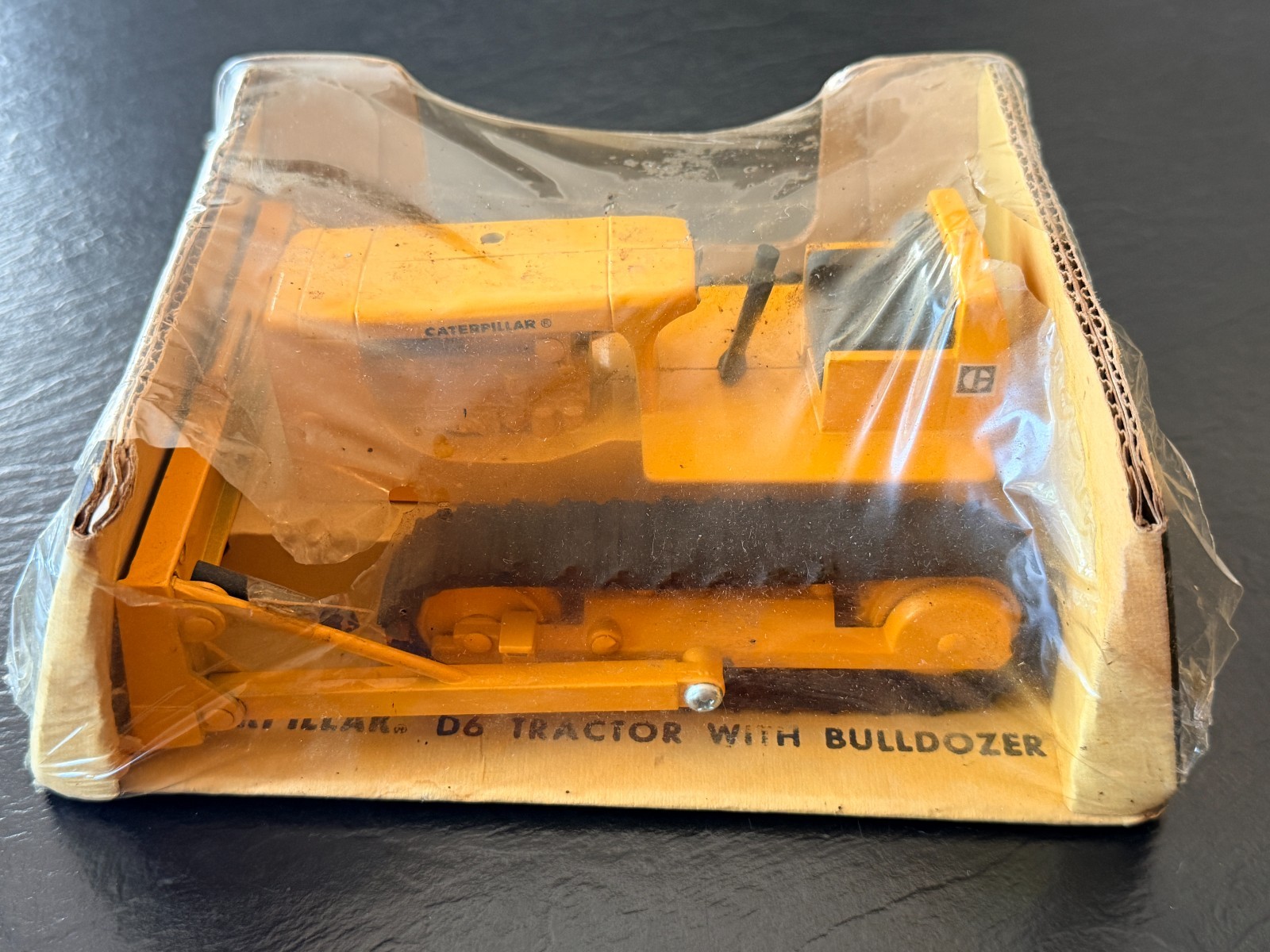 Vintage Caterpillar D6 Tractor with Bulldozer ERTL Scale Model New in Bubble Box