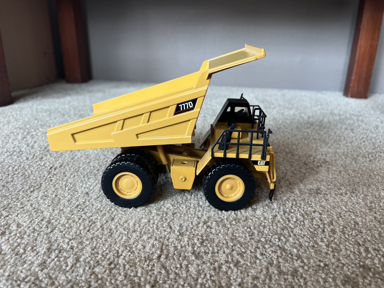 CAT 777D Mining Truck Model – Vintage
