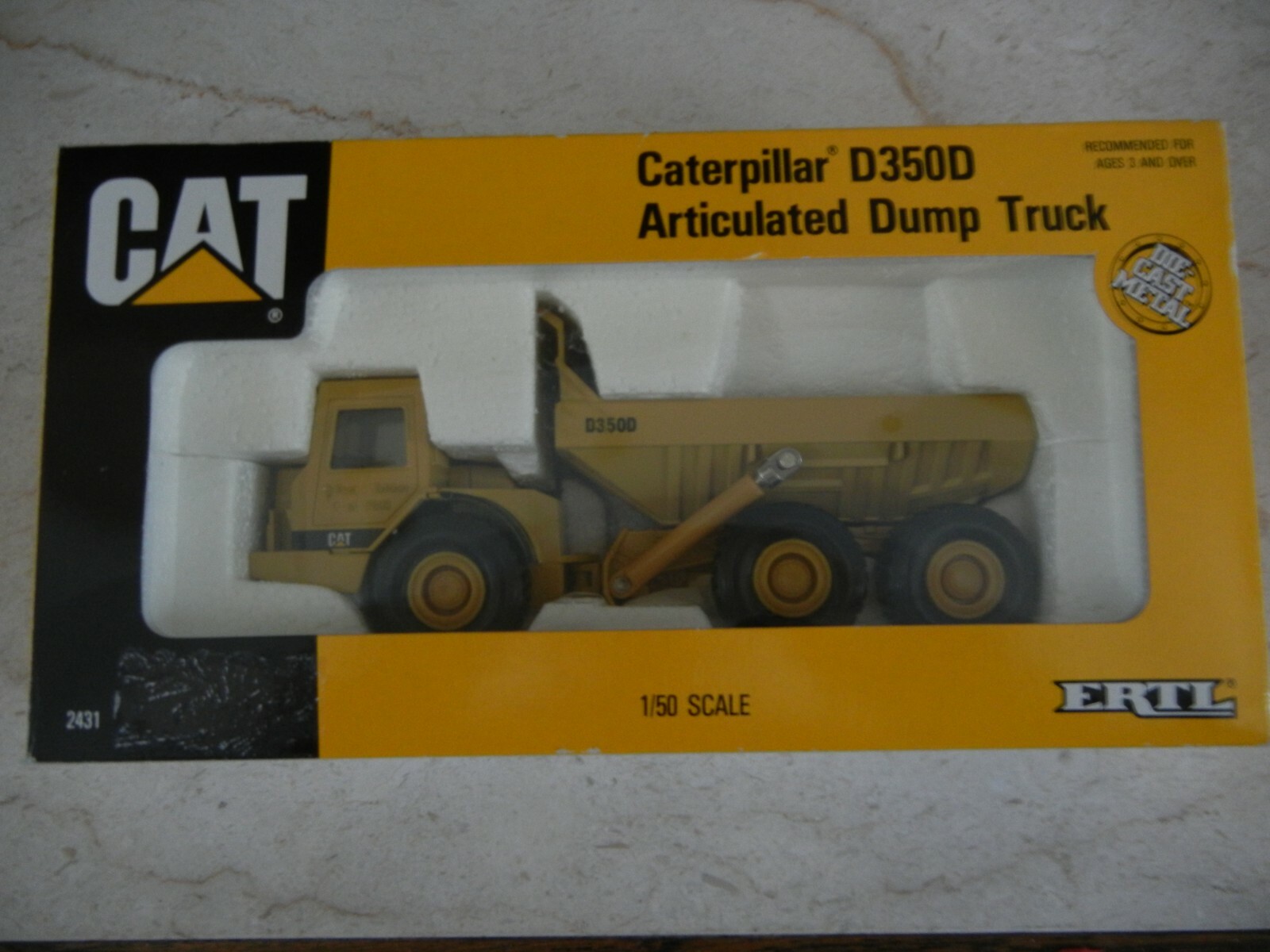 Caterpillar Co. Articulated D350D Dump Truck Collectible Toy Die Cast Metal 1990