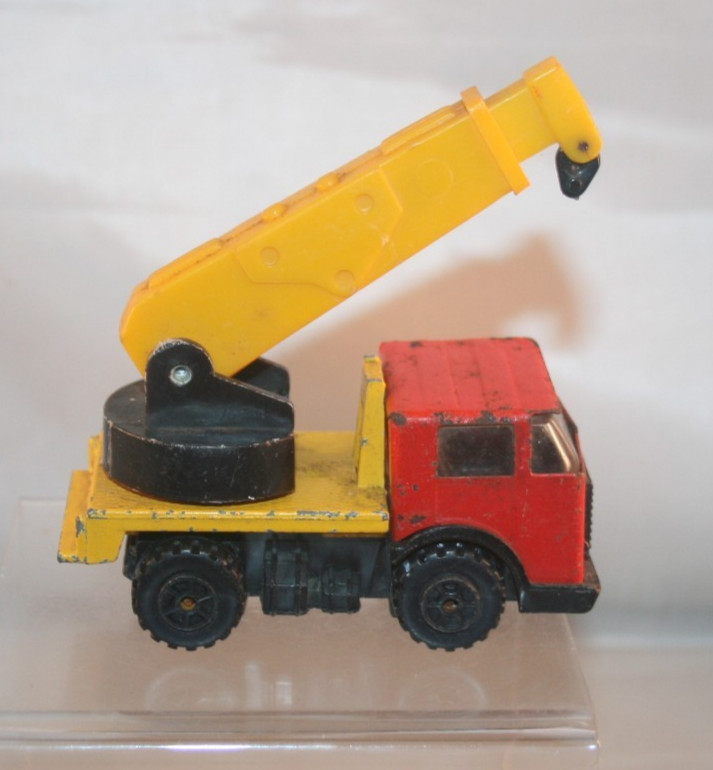 Vintage Green Grass Toys 3.5″ Red Crane Metal Plastic Toy