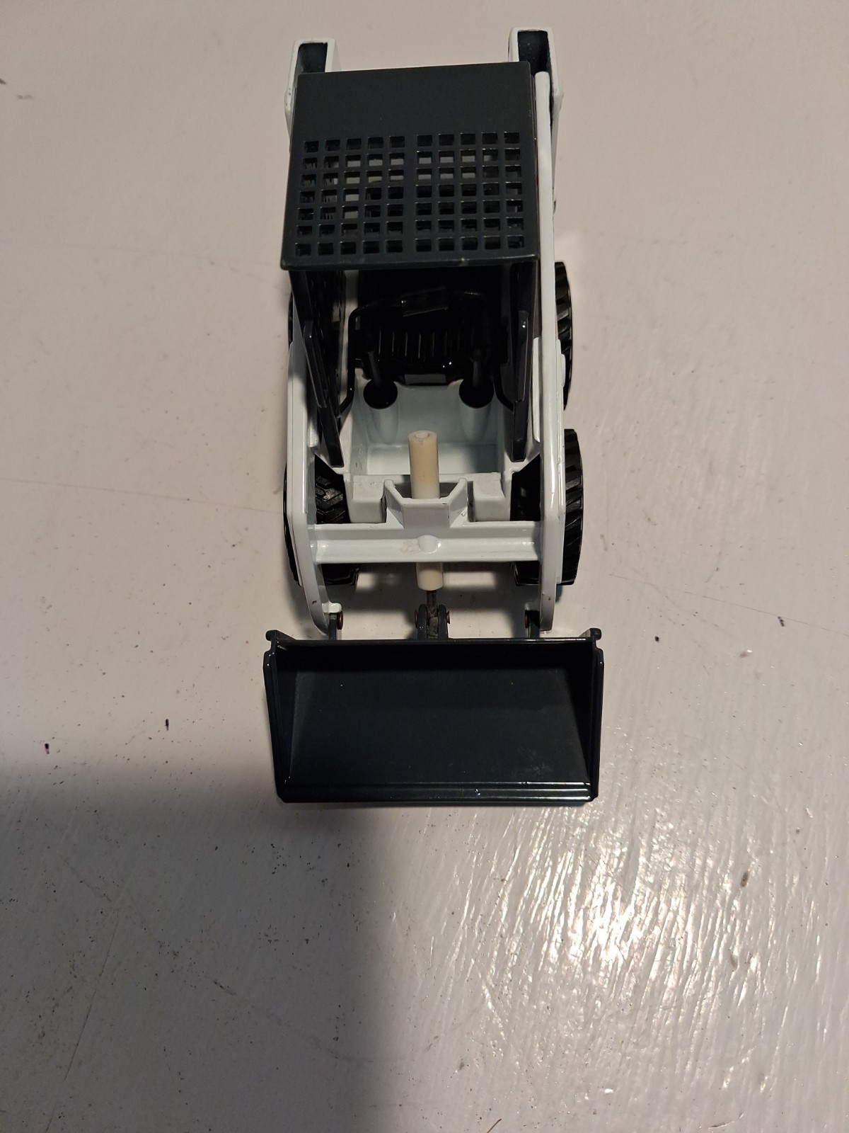 Bobcat 743B Skid-Steer Loader Clover 1:19 Scale Model Excellent Condition