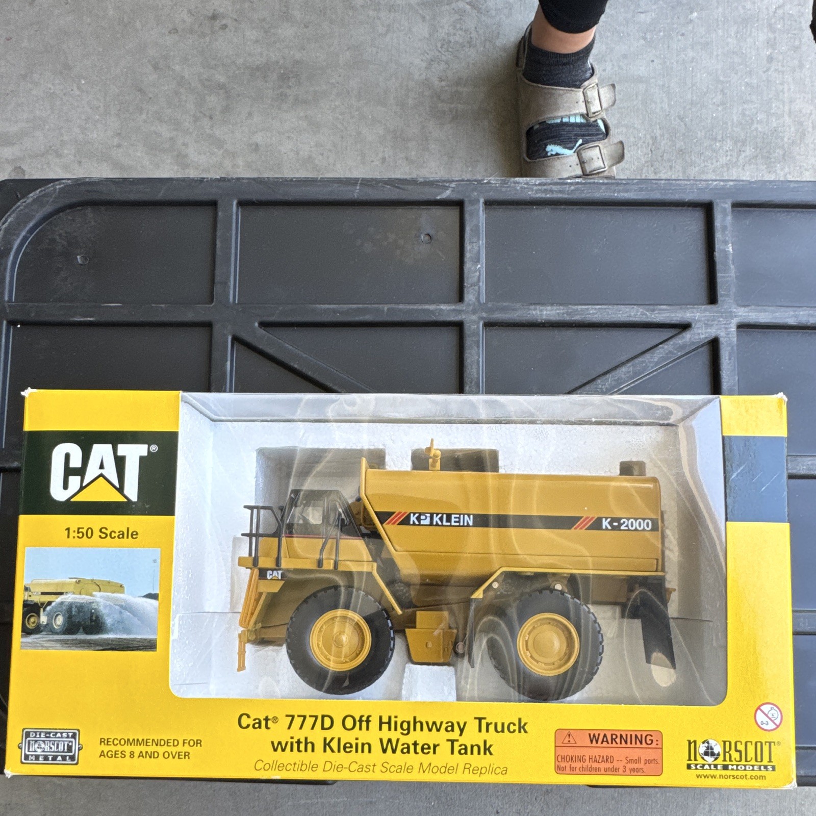 Norscot CAT 777D Off Highway Truck Klein Water Tank Diecast 1:50 55142