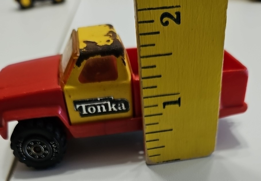 Tonka, 2007, Yellow, Plastic Front End Loader Tractor, Die Cast Red & Dump Truck