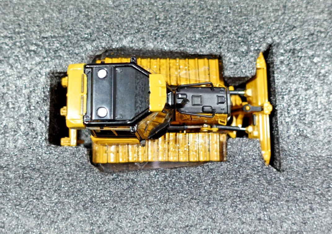 Diecast Masters 85673 CAT D3 Dozer 1/50