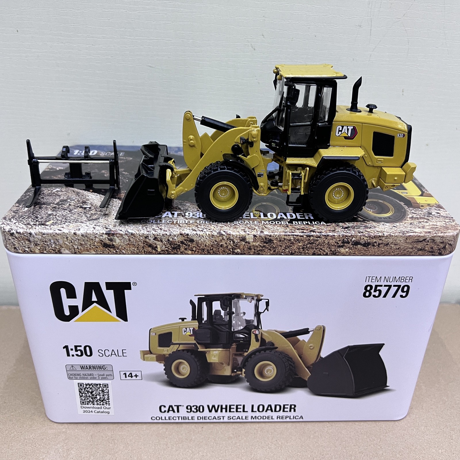 DM 1:50 CAT 930 Caterpillar Wheel Loader Alloy Engineering Forklift Model 85779