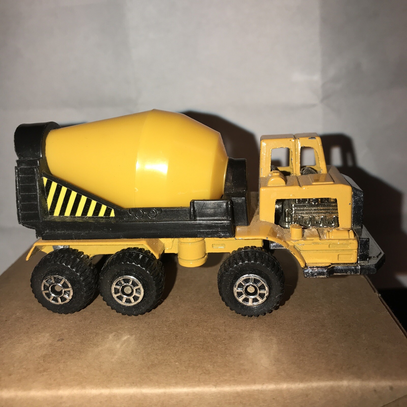 TOOTSIE TOY Construction Equipment Cement Mixer Truck Yellow 4″ Diecast