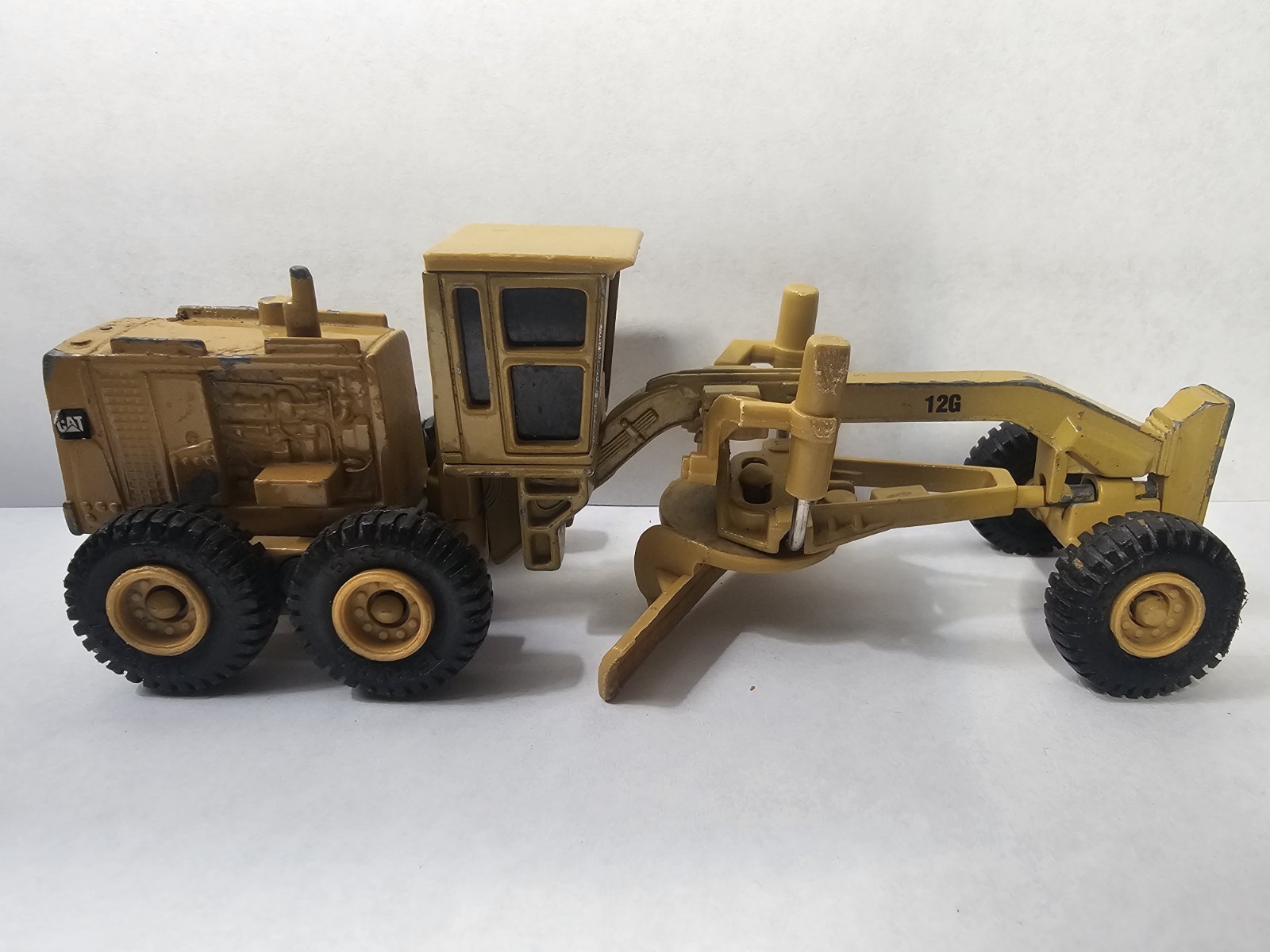 ERTL Diecast Caterpillar CAT 12G Motor Grader Scraper Articulated 1/64