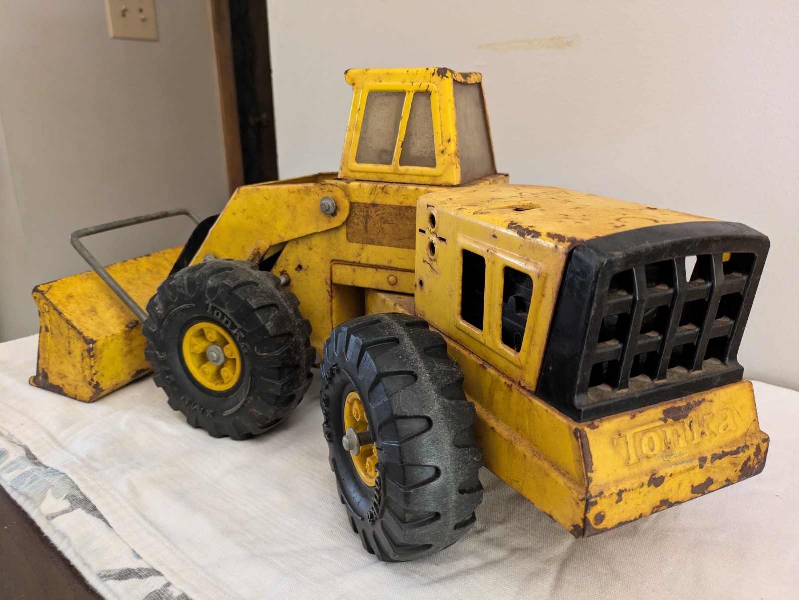 Vintage 1970’s Mighty Tonka Truck Turbo Diesel Front End Loader XMB -975