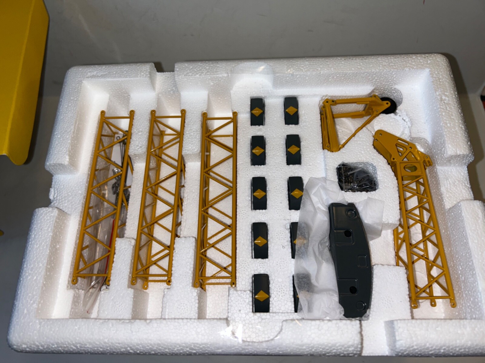 1/50 NZG 728 LIEBHERR HS 855 HD Duty Cycle Crawler Crane