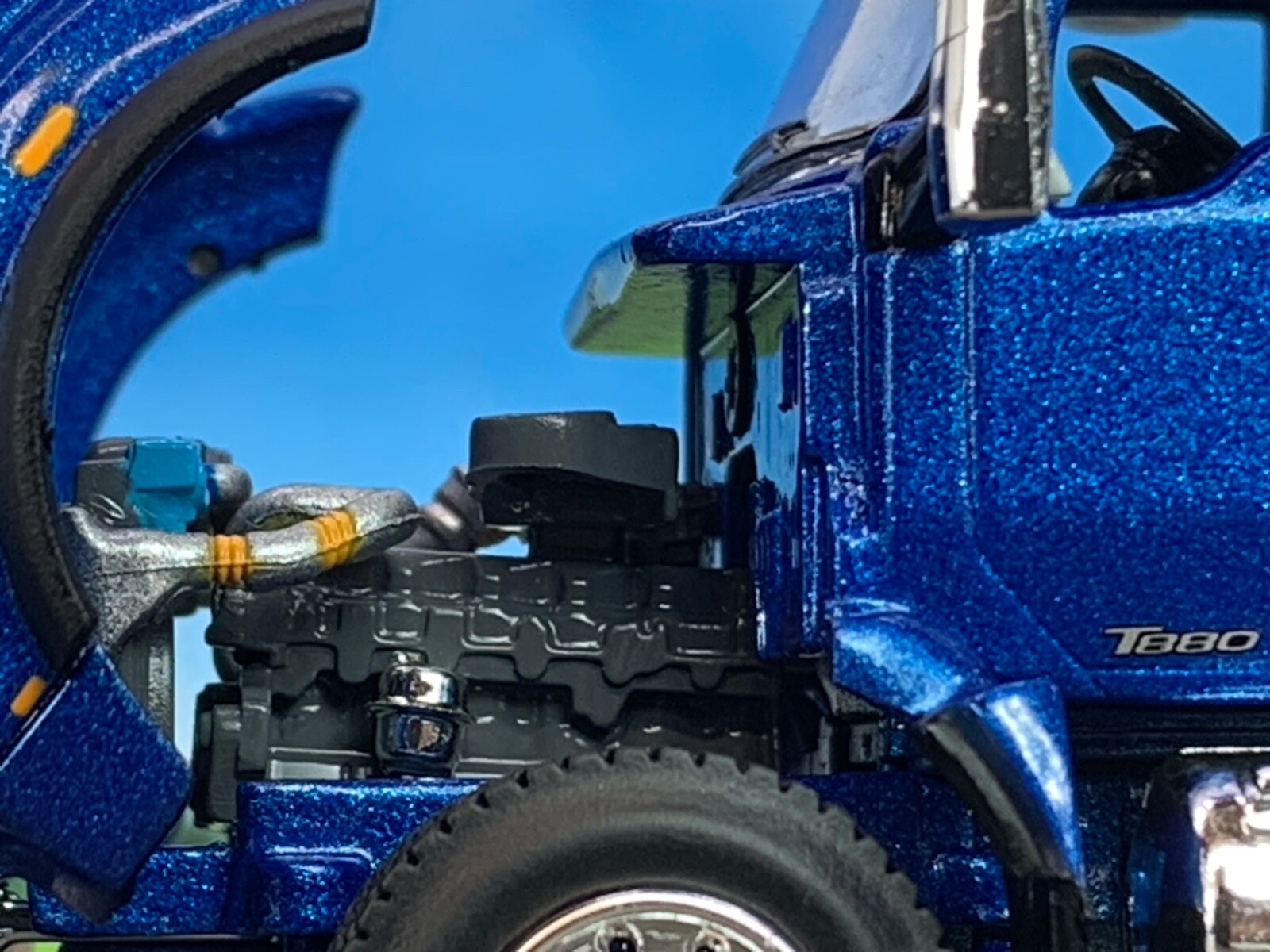 1/64 DCP KENWORTH T880 ROGUE DUMP AND TRANSFER TRAILER