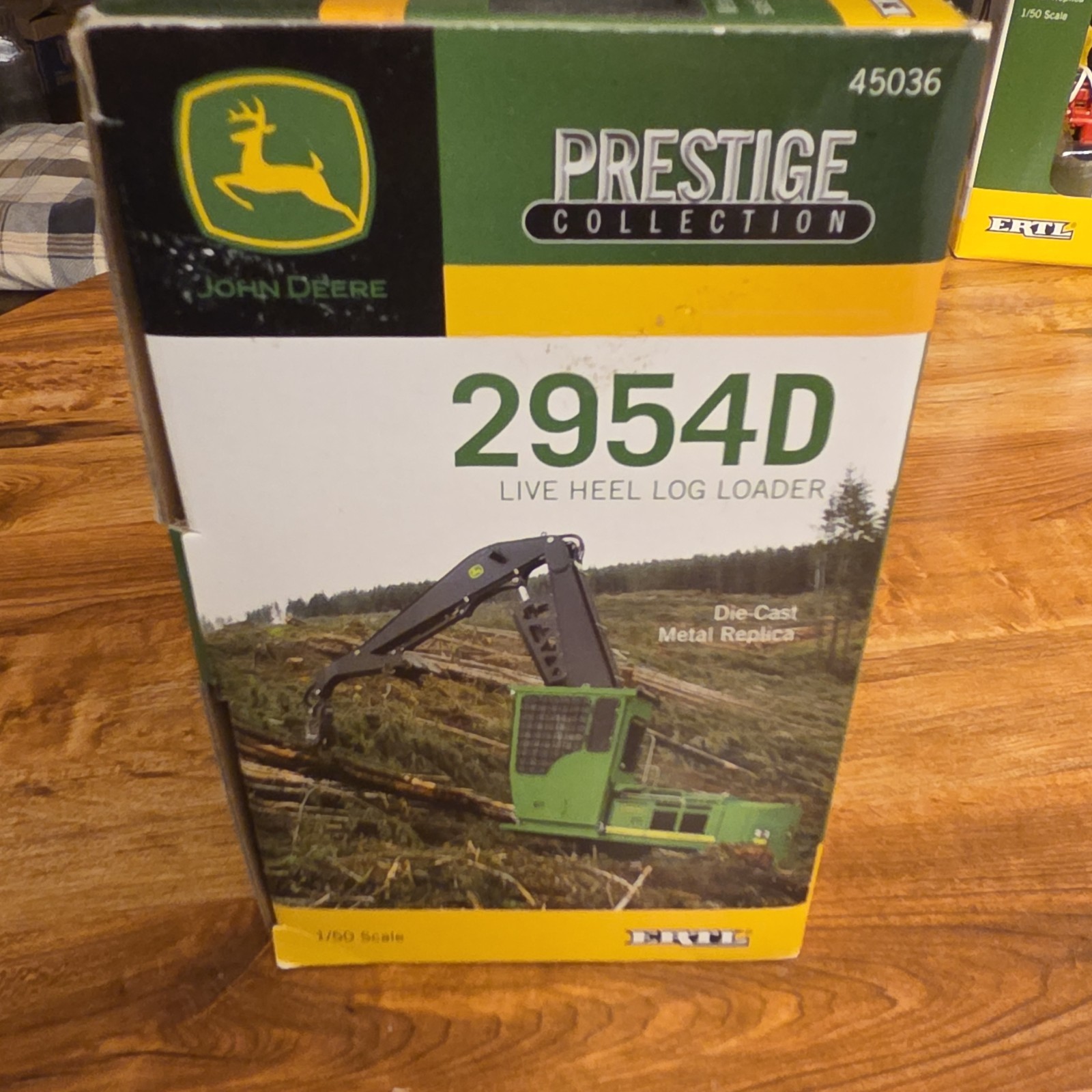 Ertl John Deere 2954D Prestige Collection Live Heel Log Loader 1:50 Diecast