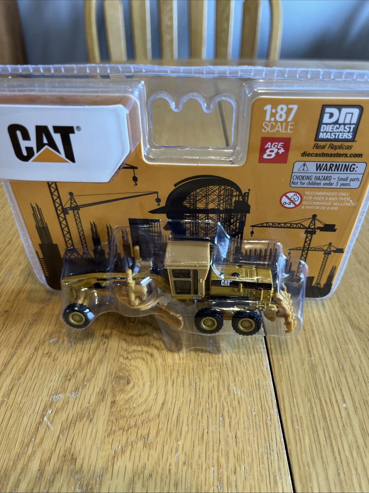 1:87 Diecast Masters 84403 Cat 163H Motor Grader