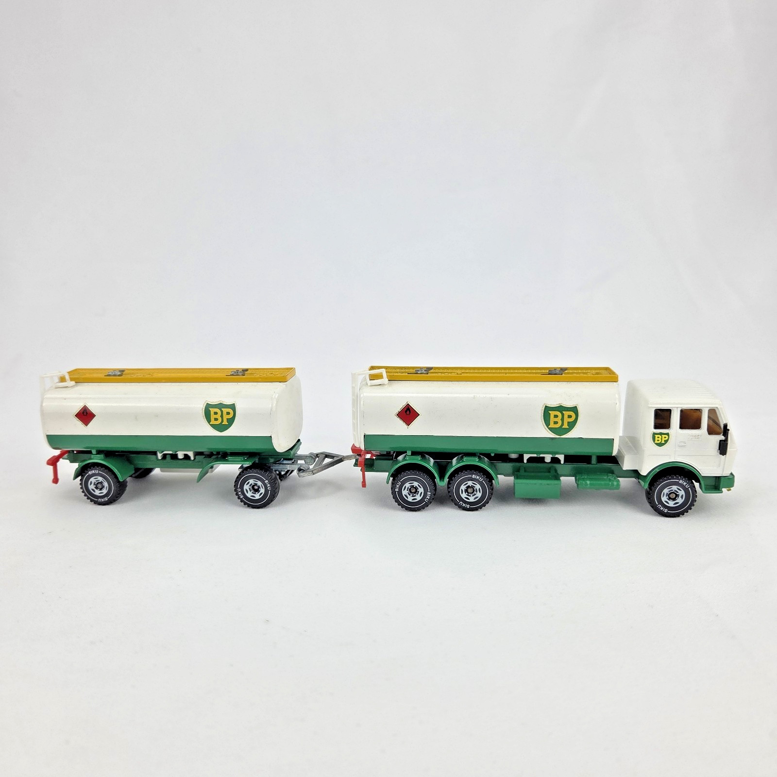 Siku BP Dual Tanker Mercedes-Benz 2232 Truck W/Hoses Articulated Lorry See Pics