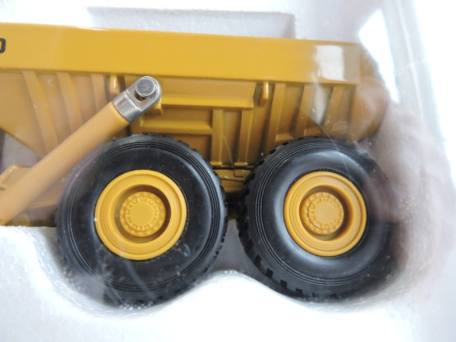 1998 VINTAGE Norscot Cat D350D Articulated Truck 1/50th Scale NEW IN ORIG BOX