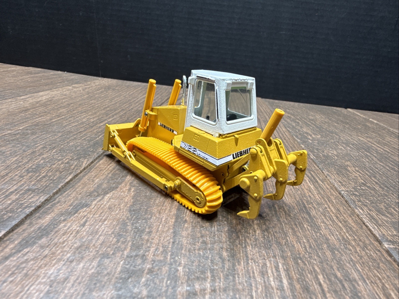 LIEBHERR PR 722 THE CRAWLER TRACTOR DIECAST CONRAD MODEL NO 2803
