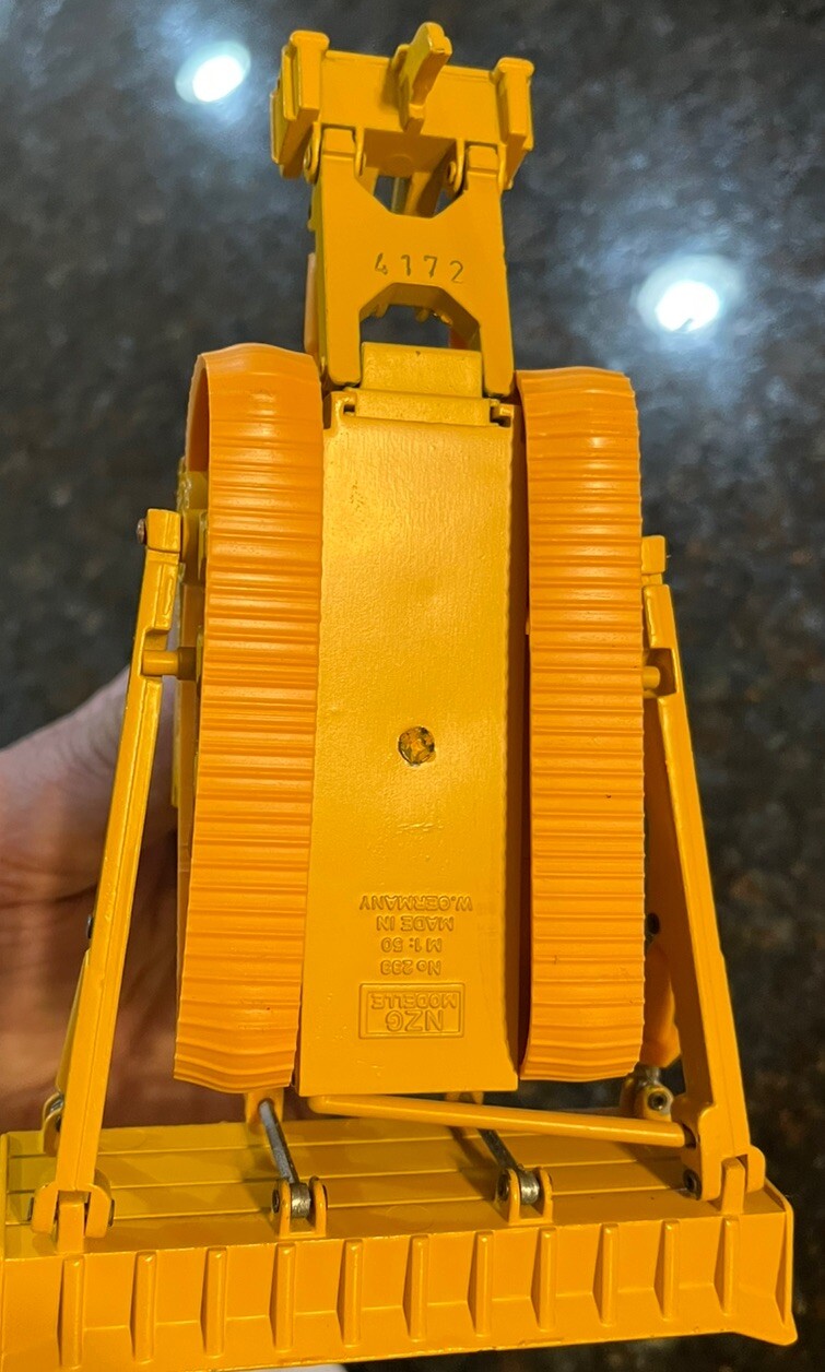 Caterpillar D8L Construction Mine Dozer NZG 233 Single Shank Ripper 1:50