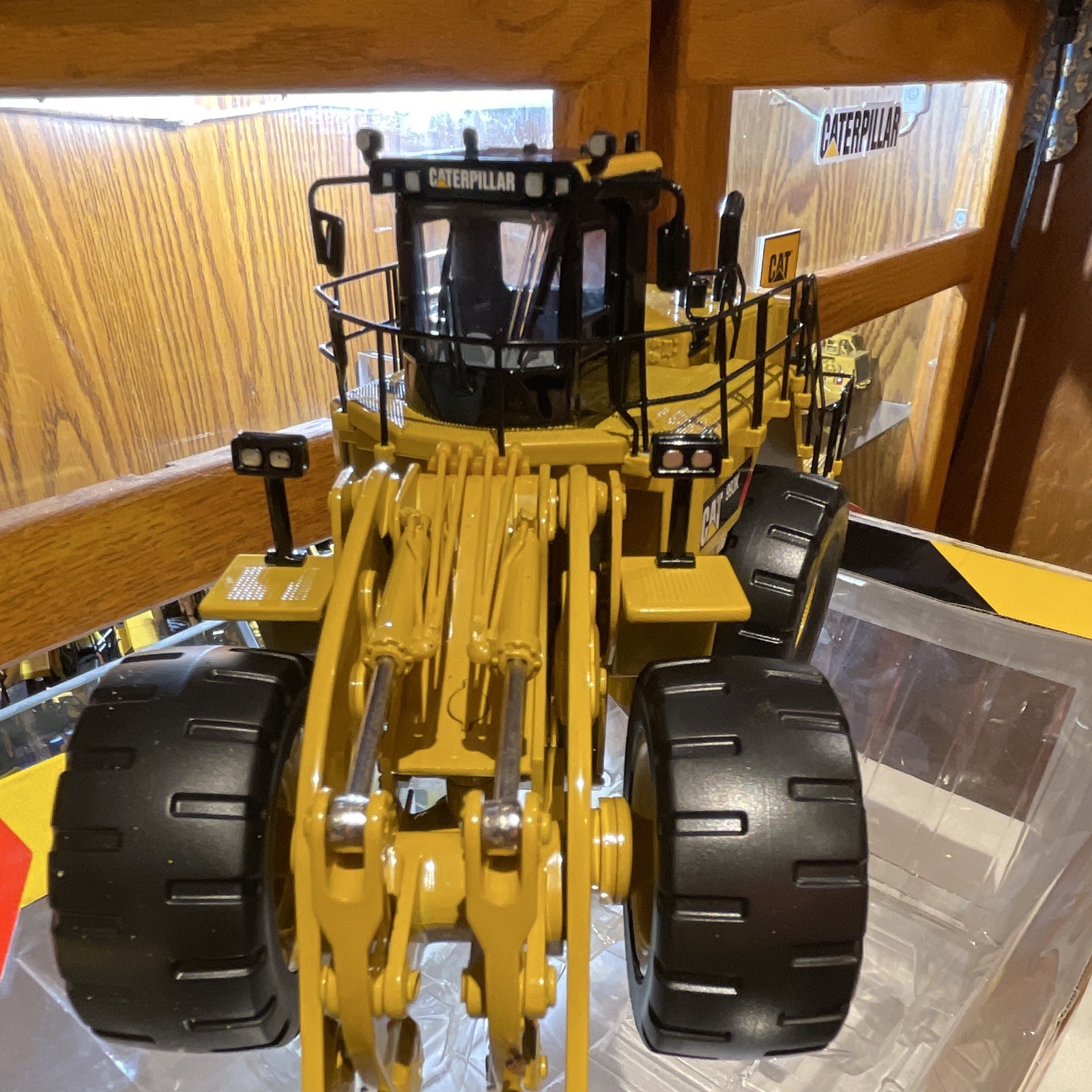 Caterpillar CAT 993K Wheel Loader Diecast Model 1:50 Yellow Black w/ Case
