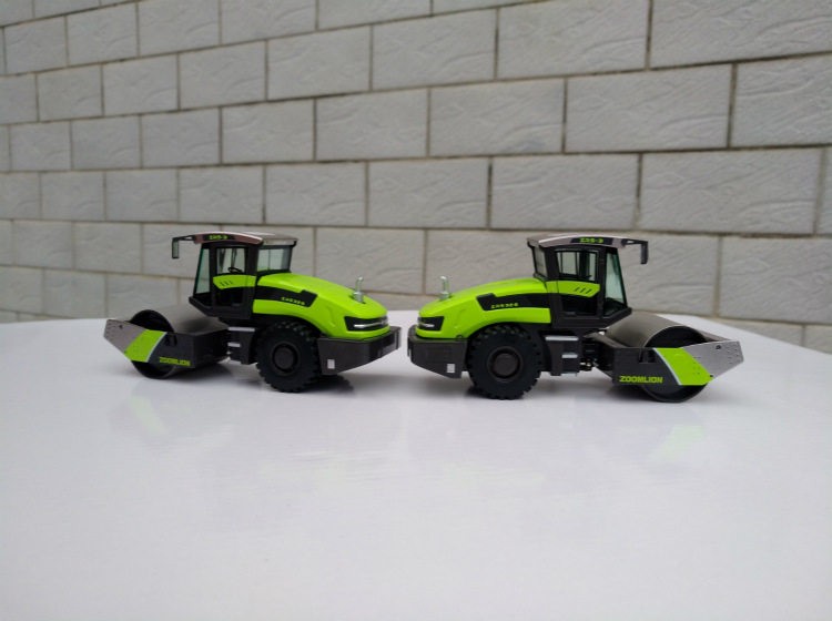 ZOOMLION 1/50 ZRS326 Wheeled Roller Paving Machine Engineering Vehicle Model